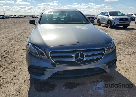 2019 Mercedes-Benz E 300 z USA, uszkodzony, nr VIN WDDZF4JB1KA557368